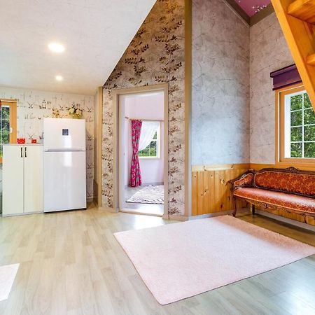 Red Praha Pension Geoje Ngoại thất bức ảnh