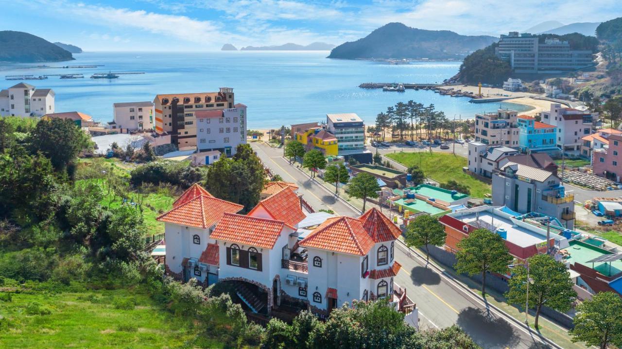 Red Praha Pension Geoje Ngoại thất bức ảnh