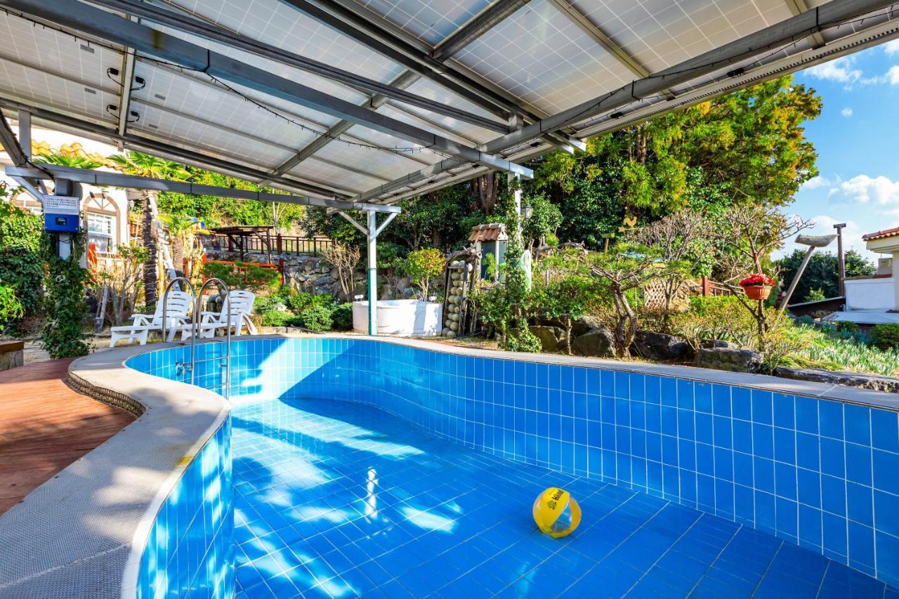 Red Praha Pension Geoje Ngoại thất bức ảnh