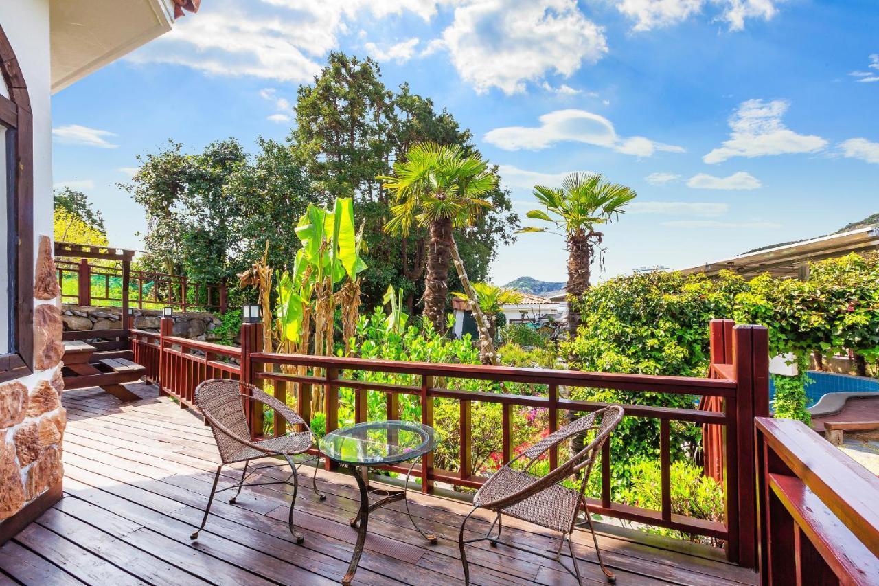 Red Praha Pension Geoje Ngoại thất bức ảnh