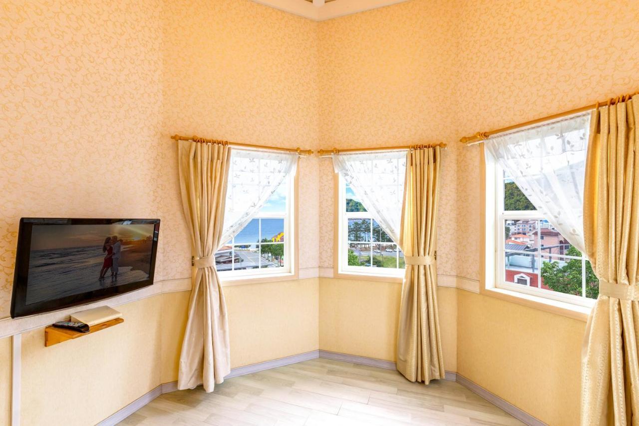 Red Praha Pension Geoje Ngoại thất bức ảnh