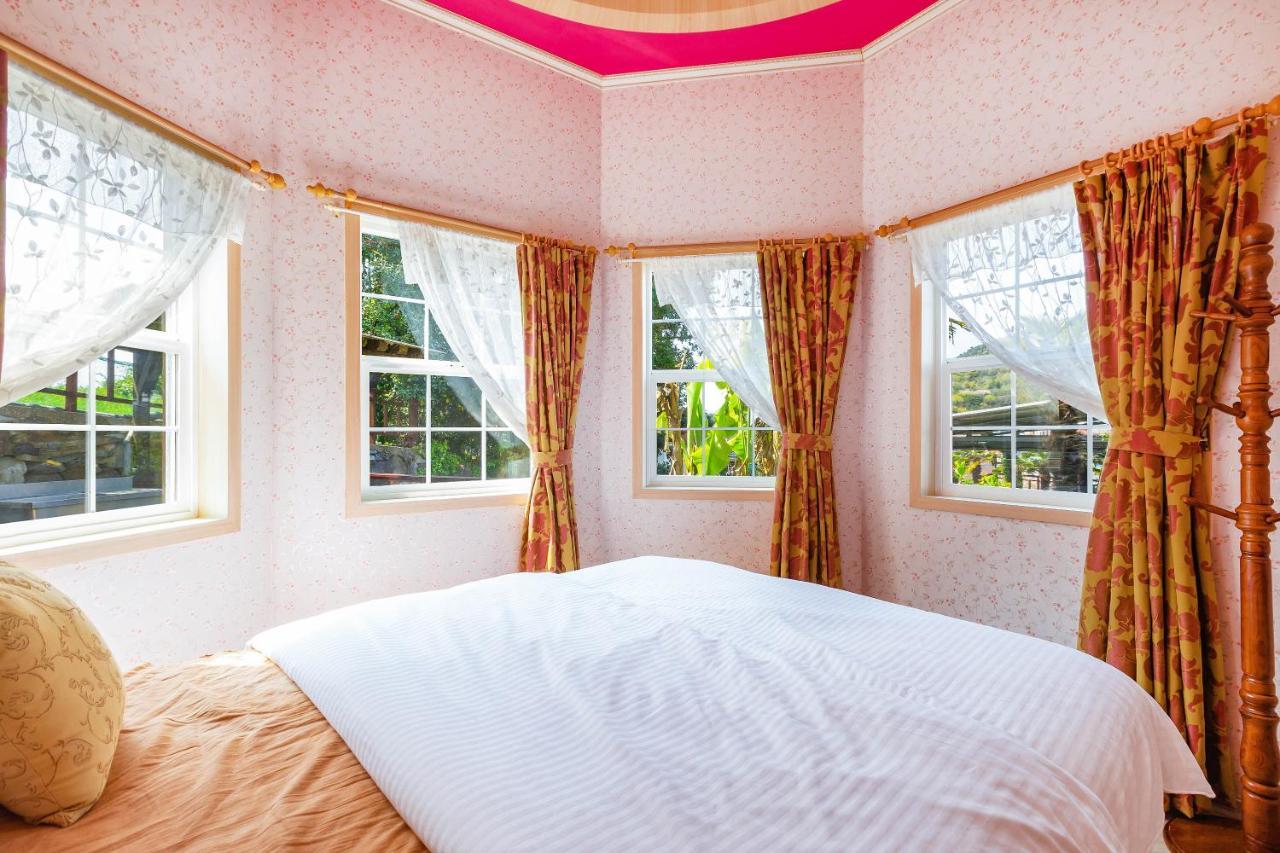 Red Praha Pension Geoje Ngoại thất bức ảnh