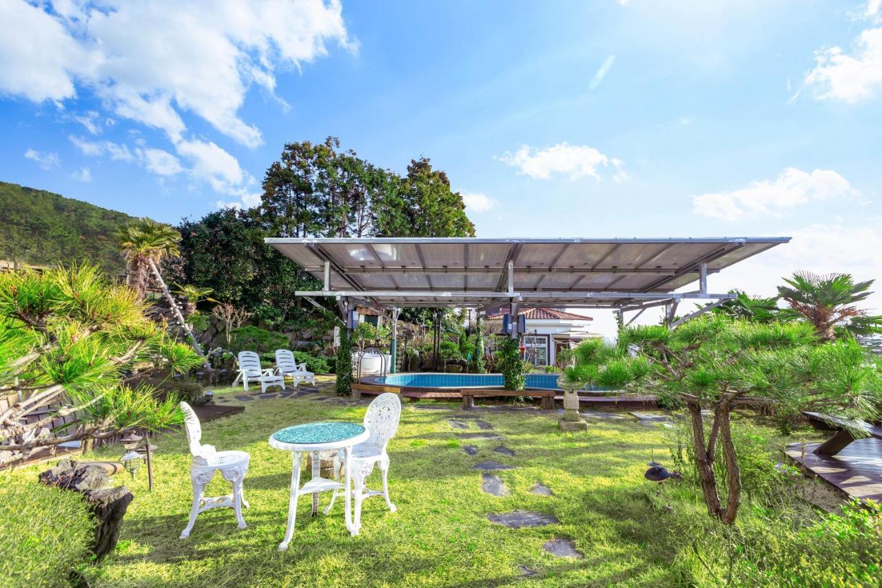 Red Praha Pension Geoje Ngoại thất bức ảnh