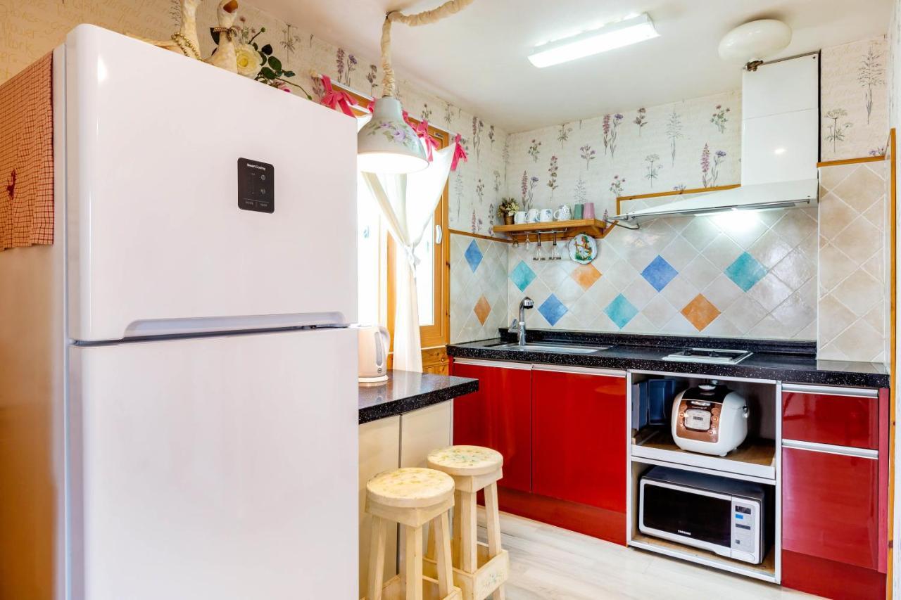 Red Praha Pension Geoje Ngoại thất bức ảnh
