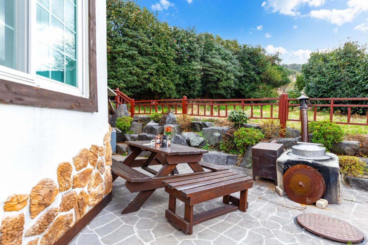 Red Praha Pension Geoje Ngoại thất bức ảnh